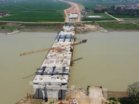 Hình hài cầu cao tốc Bắc - Nam vượt sông Chu tại Thanh Hóa