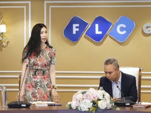 Ông Đặng Tất Thắng chủ trì cuộc họp trên cương vị Chủ tịch HĐQT