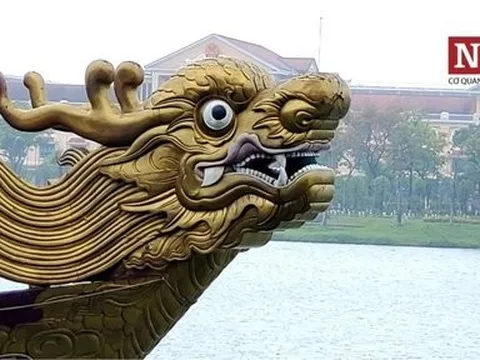 Long đong số phận chiếc ngự thuyền tiền tỷ huyền thoại của Huế
