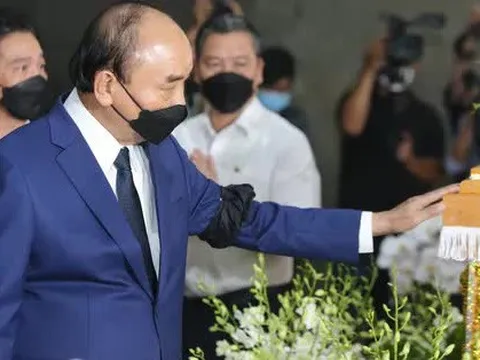 Hình ảnh Chủ tịch nước, lãnh đạo TP HCM viếng ông Lê Hòa Bình