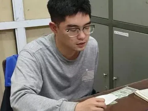 Nam thanh niên táo tợn đổ xăng ra sàn giao dịch để cướp ngân hàng Agribank