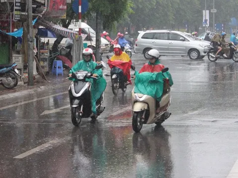 Mưa dông bao trùm cả nước, miền Bắc trời rét