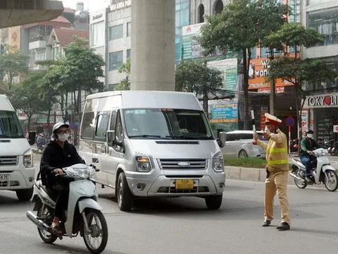 CSGT hóa trang ghi hình vi phạm, nhiều tài xế bất ngờ khi bị xử phạt