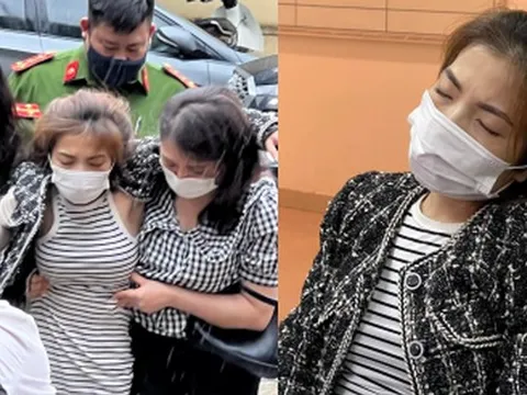 Ảnh: Nữ nghi phạm phóng hỏa gây cháy nhà trọ bị hạ đường huyết, đi không vững được dìu vào trụ sở lấy lời khai