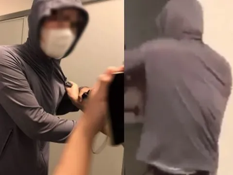 Hà Nội: Nghi vấn nam thanh niên trùm mũ áo kín mít lẻn vào trong nhà vệ sinh trường ĐH quay lén, bị sinh viên bắt quả tang