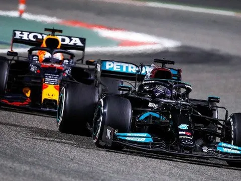 Cuộc đua vốn hóa không thấy đích giữa FPT và MWG: Cùng vượt 100.000 tỷ đồng trong một tuần, cổ phiếu bám đuổi từng phiên trần