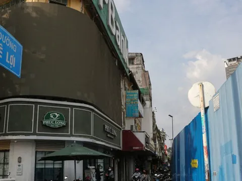 Người dân tại “đất vàng” TP.HCM vui mừng khi rào chắn công trình Metro sắp được tháo dỡ sau 8 năm