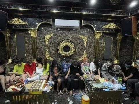 Nghệ An: Phát hiện 16 đối tượng đang "bay lắc" trong quán karaoke