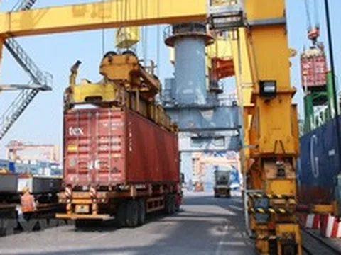 Tăng cường kiểm tra, xử lý xe quá tải ngay tại đầu mối bốc xếp hàng hoá