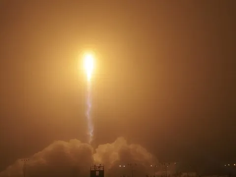 Amazon lên kế hoạch cạnh tranh với SpaceX