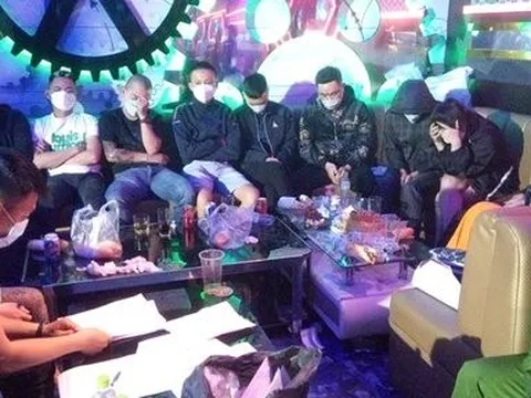 Lâm Đồng: Bắt quả tang 12 thanh niên sử dụng ma tuý trong nhà hàng