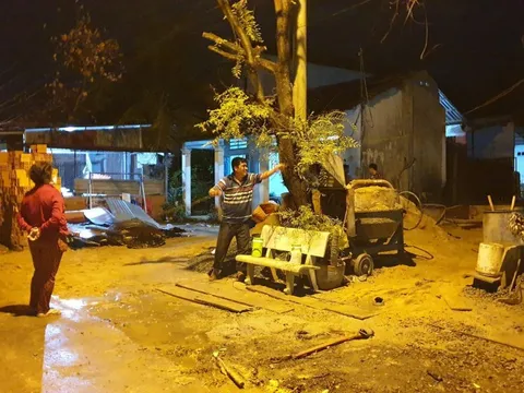 Thợ hồ và ông chủ nghi bị điện giật tử vong khi đứng gần máy trộn bê tông