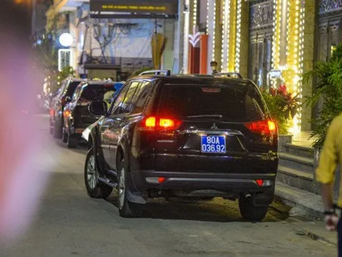 CLIP: Khám xét trụ sở Tập đoàn Tân Hoàng Minh