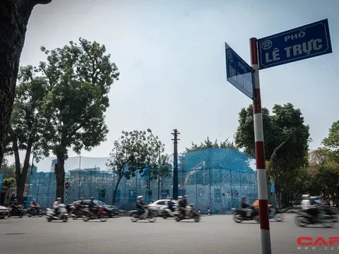 Cận cảnh tòa nhà cổ 4 mặt tiền gần quảng trường Ba Đình vừa bị yêu cầu dừng phá dỡ: Một công ty trên sàn dự định kết hợp Him Lam xây cao ốc trị giá 1.500 tỷ đồng