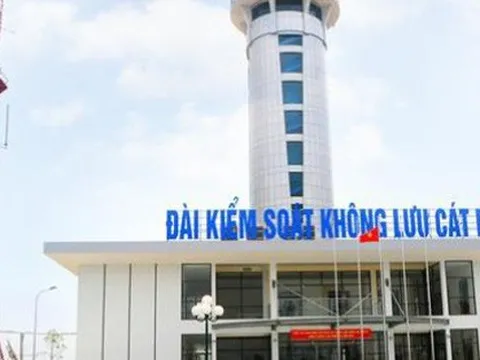 Phi công gọi hơn 10 cuộc không liên lạc được: Kiểm soát viên không lưu làm việc riêng