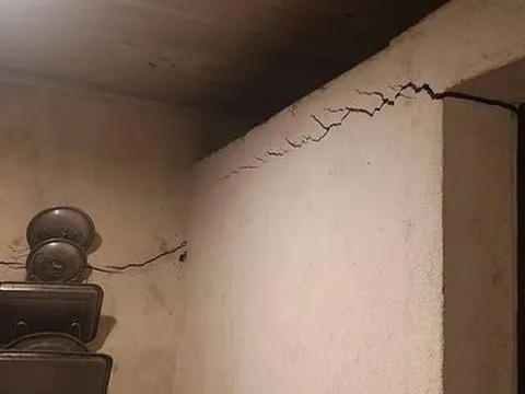 Chỉ đạo xử lý công trình sai phép gây ảnh hưởng nhà dân ở Huế