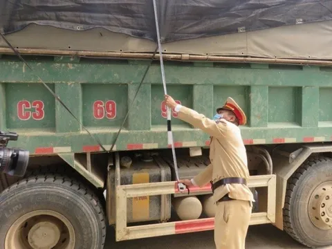 Cảnh sát giao thông Thanh Hóa xử phạt 2.770 xe quá khổ, quá tải