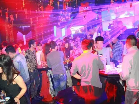 Hà Nội: Quán karaoke, massage, quán bar... mở lại từ 0h ngày 8/4