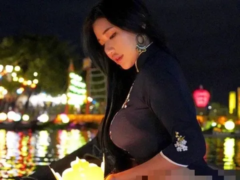 Nữ du khách khoe thân phản cảm ở Hội An lên tiếng về sự việc