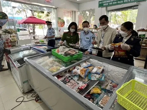 Cơ sở kinh doanh thực phẩm Xanh Mart Vinh bán hàng hóa quá hạn sử dụng