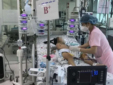 Bé gái nguy kịch sau 3 ngày sốt nhẹ do hậu COVID-19