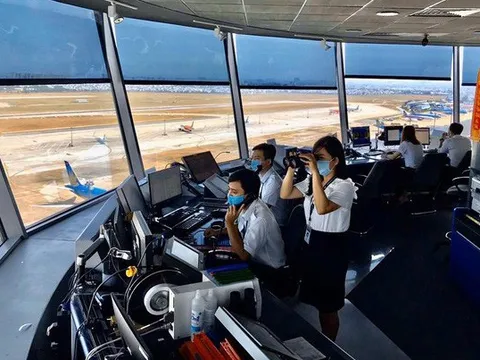 Cục Hàng không lập tổ điều tra vụ phi công gọi 10 cuộc không liên lạc được với không lưu