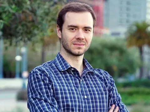 'Cánh tay trái' của Elon Musk: Xin nghỉ phép cũng khiến ông chủ lên Twitter thông báo