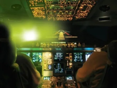 Nhiều chuyến bay bị chiếu tia laser khi cất, hạ cánh ở sân bay Chu Lai