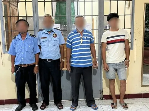 Đồng Nai: Xử lý nhóm chiếm dụng vỉa hè để giữ xe trước Trung tâm thương mại