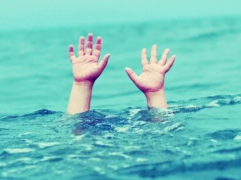 Đi bắt ốc, 3 học sinh đuối nước thương tâm