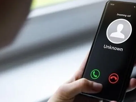 Mất 300 triệu đồng trong tài khoản vì tải app của công an "dởm"