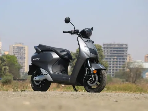 Xe máy điện giá 20,6 triệu khiến Honda Vision 2021 Việt Nam "phải nể", no pin đi 85km