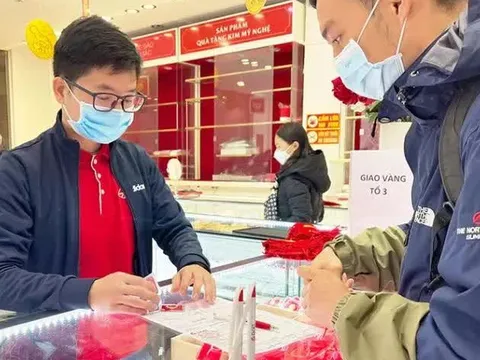 Vàng tăng giá mạnh, tay chơi lớn xuất bán gần 129.000 lượng