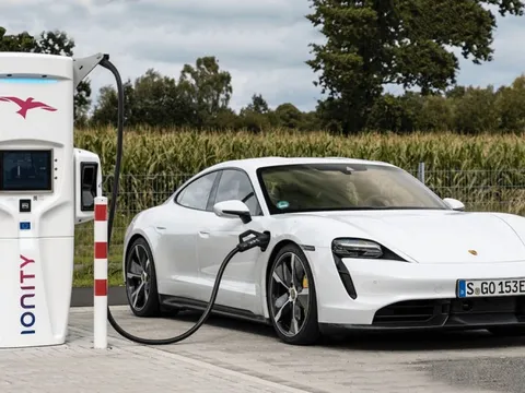 Lượng xe điện toàn cầu tăng gần gấp đôi sau mỗi 18 tháng, cơ hội lớn đang chờ VinFast