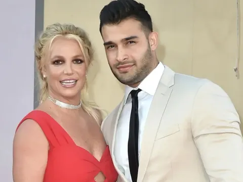 Britney Spears mang thai con thứ 3 ở tuổi 41 với bạn trai kém 13 tuổi