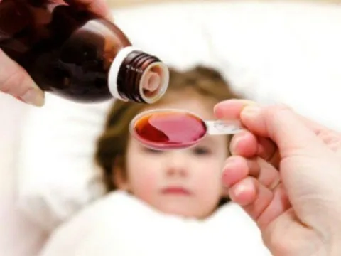 Chuyên gia gợi ý 4 món ăn tốt cho trẻ bị sốt sau tiêm vắc-xin Covid-19