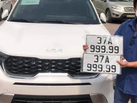 Người đàn ông vừa bốc được biển xe "VIP nhất Nghệ An" mang số ngũ quý 9