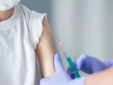 "Khoảng 30% phụ huynh còn do dự tiêm vắc xin Covid-19 cho trẻ từ 5 - 11 tuổi"