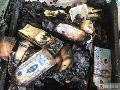 Người cha bất lực nhìn ngọn lửa thiêu rụi toàn bộ tài sản và con gái