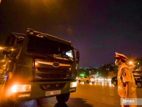 Hà Nội: Xử lý hàng loạt xe tải chạy sai giờ quy định