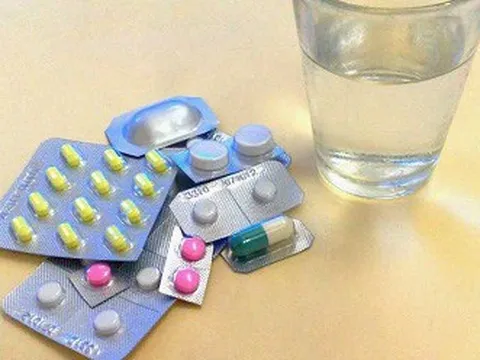 6 dấu hiệu bạn đang lạm dụng thuốc giảm đau: Chuyên gia cảnh báo tác hại khó lường