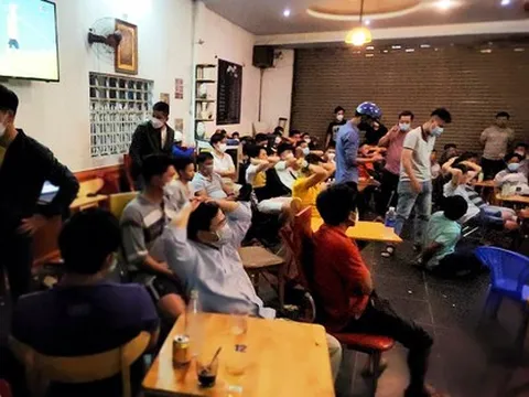 Triệt xóa tụ điểm cafe tổ chức ghi cá độ bóng đá cho sinh viên, công nhân