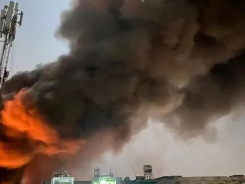 Cháy gần KTX Đại học Sư phạm, hàng ngàn sinh viên sơ tán trong đêm