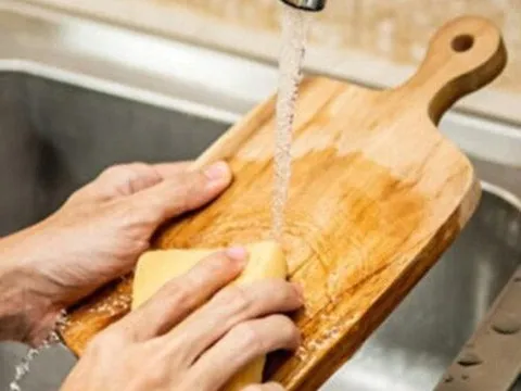 4 bước vệ sinh thớt sạch sẽ để tránh ngộ độc
