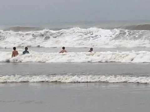 Một hiệu trưởng ở Đà Nẵng thiệt mạng khi tắm biển lúc rạng sáng