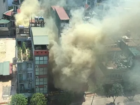 Hà Nội: Cháy ngùn ngụt tại quán bún chả, nhiều thực khách tháo chạy thoát thân