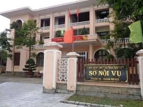 Huế: Phó GĐ sở cúi đầu xin lỗi dân vì hành vi thiếu chuẩn của cấp dưới
