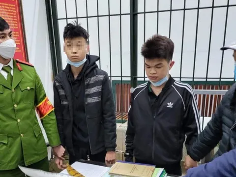 Hà Nội: Bí mật bám theo chiếc xe wave đáng ngờ, cảnh sát phát hiện kiếm 1m giấu bên trong