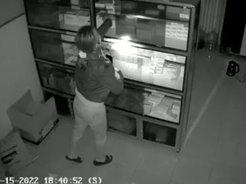 Bí mật lắp camera, lật tẩy việc nữ cán bộ trạm y tế xã trộm thuốc nhiều lần