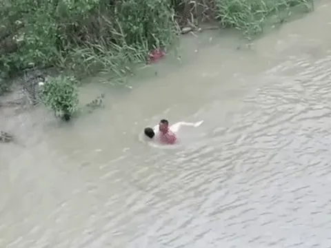 Cô gái đang mang bầu nhảy sông tự tử được "người hùng" giải cứu thành công